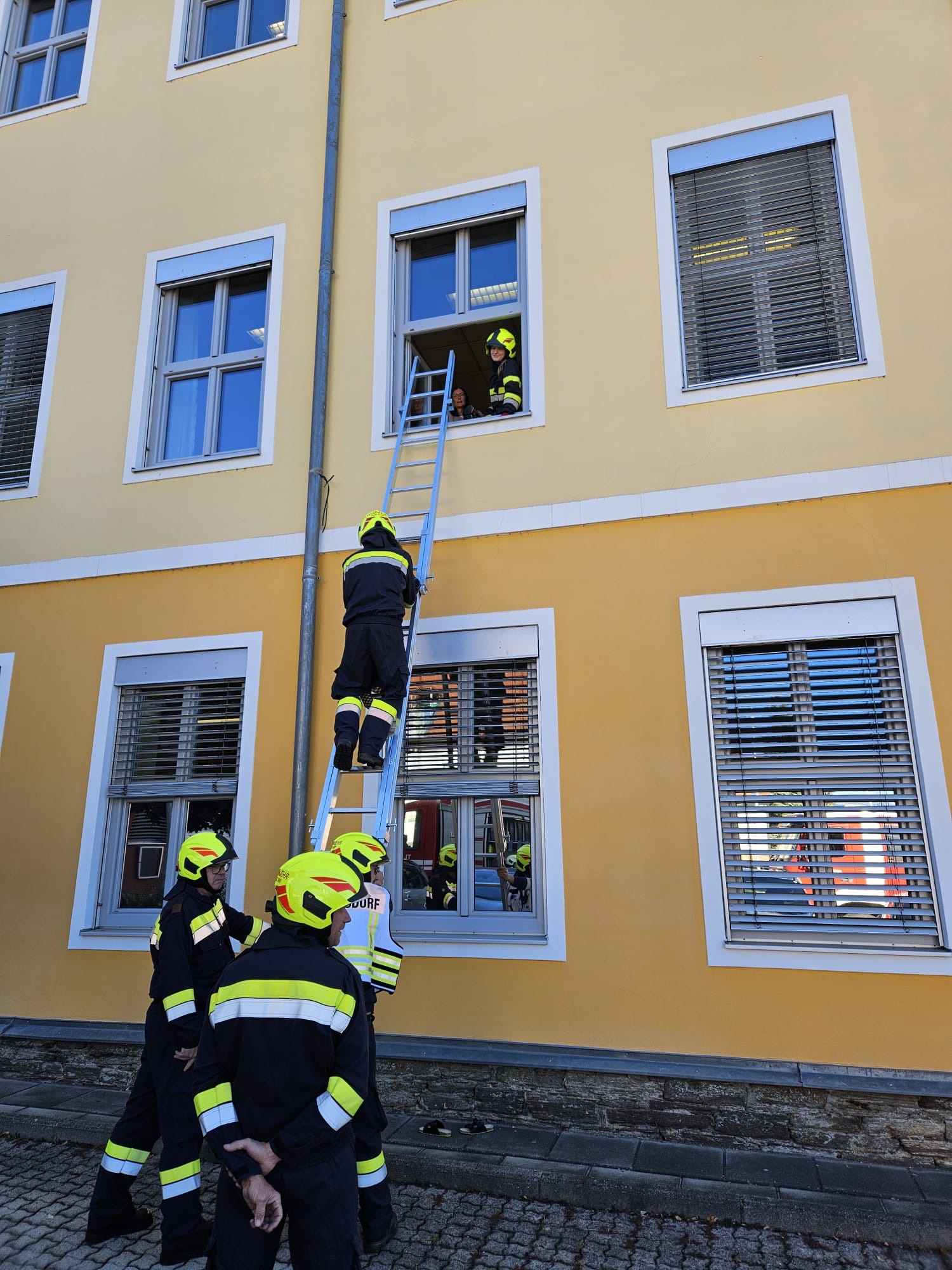 🚒 Räumungsübung in der Volksschule Groß St. — Aufnahme 4
